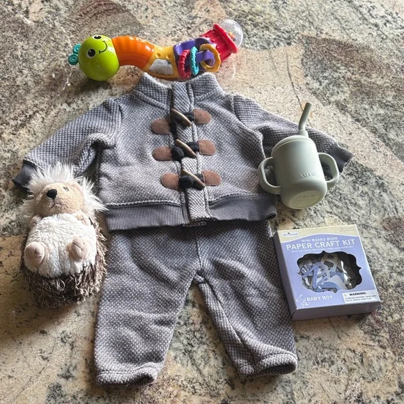Bundle new born baby boy NWOT 2 pc outfit with Velcro front closure +4 items - Picture 1 of 13